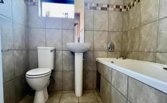 2 Bedroom Property for Sale in Hillside View Free State